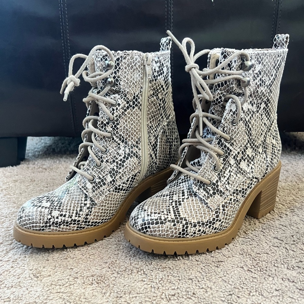 Sonoma spotted snake design ankle boots